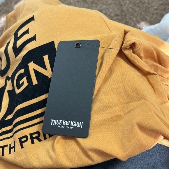 True Religion Tee Shirt Men's M Gold Black Logo Long Sleeve Stretch Knit NWT - Picture 6 of 13